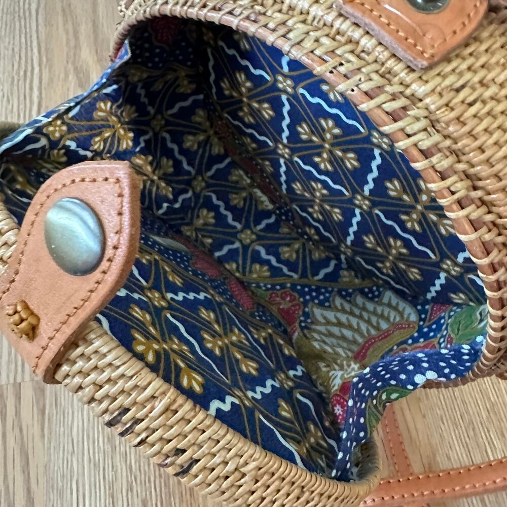 Boho Handwoven Round Rattan Crossbody Purse Flower Weaving Bali Bag Leather - Picture 8 of 12
